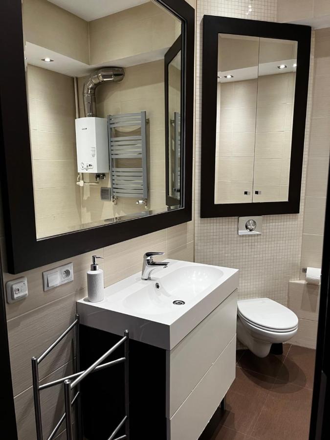 Apartment 52 Center *