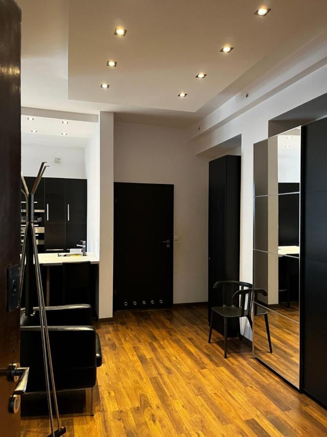 Apartment 52 Center *